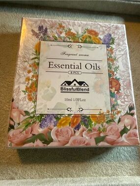 BlissfulBlend Essential Oils 8 PCS in different scents. New in unopened box.
